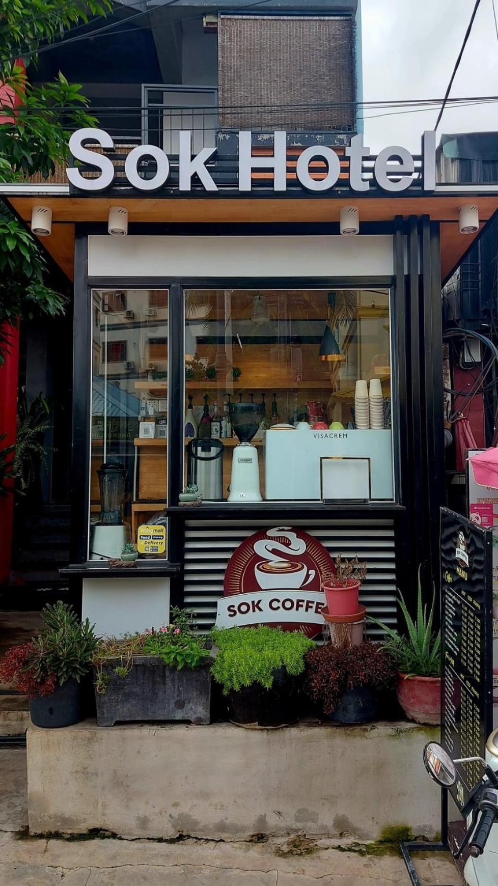 Sok Hotel And Coffee Siem Reap Bagian luar foto